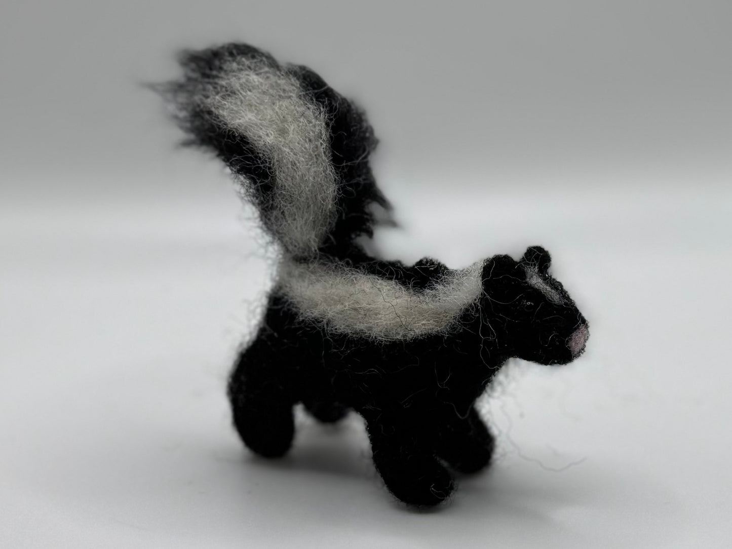 MEDIUM WOOL STRIPED SKUNK