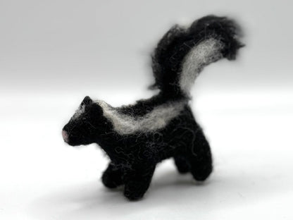 MEDIUM WOOL STRIPED SKUNK