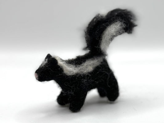 MEDIUM WOOL STRIPED SKUNK