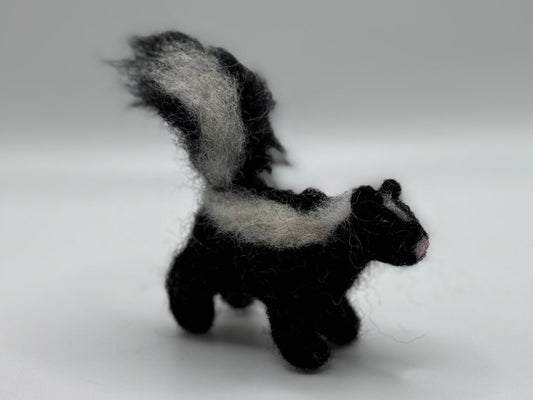 MEDIUM WOOL STRIPED SKUNK